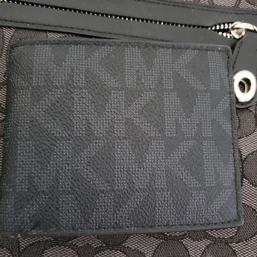 Michael Kors bifold mens Wallet * NWOT*
